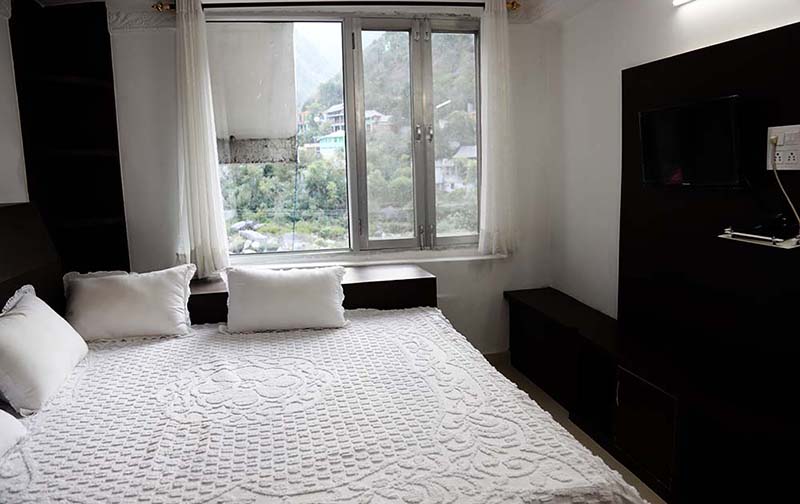 standard room with neat and clean sanitized clothing