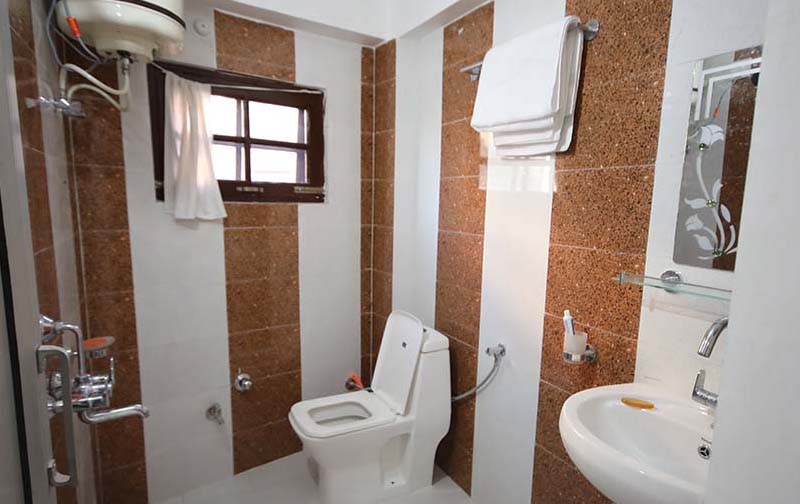modern bathroms with 24x7 running hot and cold water