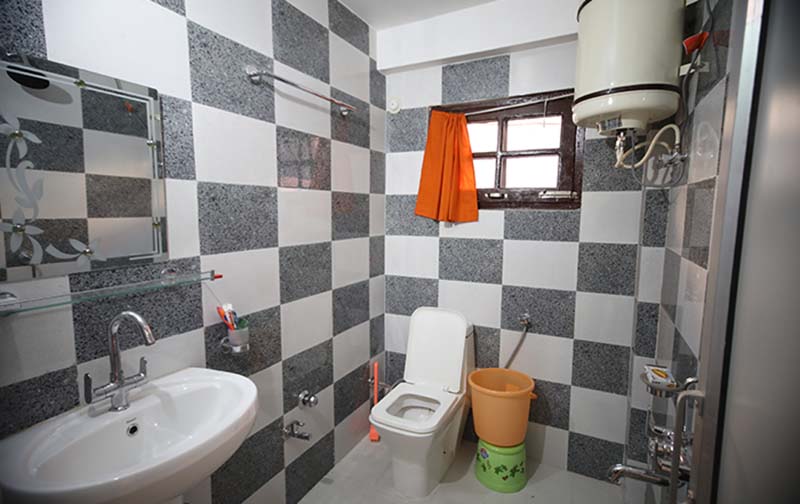 modern bathroms with 24x7 running hot and cold water